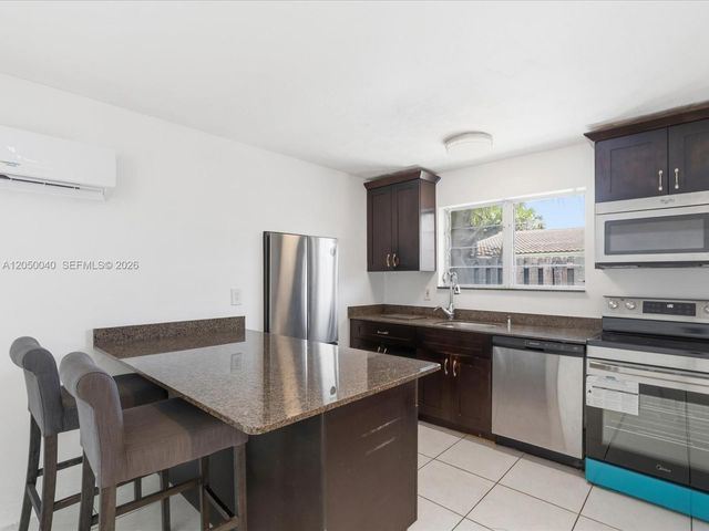 2513 NE 33rd Avenue 12, Fort Lauderdale, FL 33305
