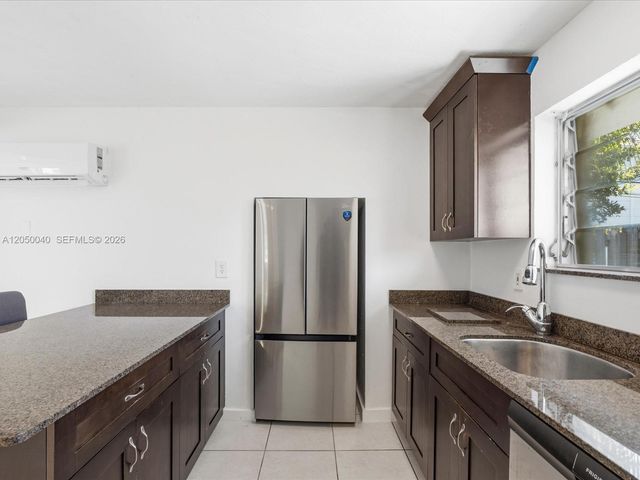 2513 NE 33rd Avenue 12, Fort Lauderdale, FL 33305