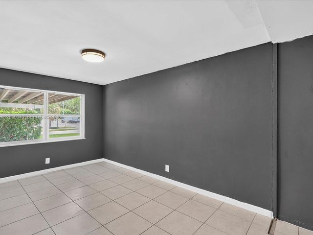 2513 NE 33rd Avenue 12, Fort Lauderdale, FL 33305