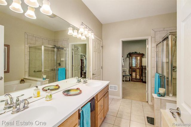 3991 Rainier Drive 1, Howell, MI 48843