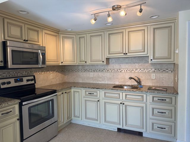 23 Wales St 1, Abington, MA 02351