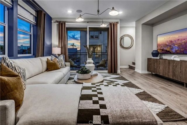 12719 Azure Way 25, Hawthorne, CA 90250