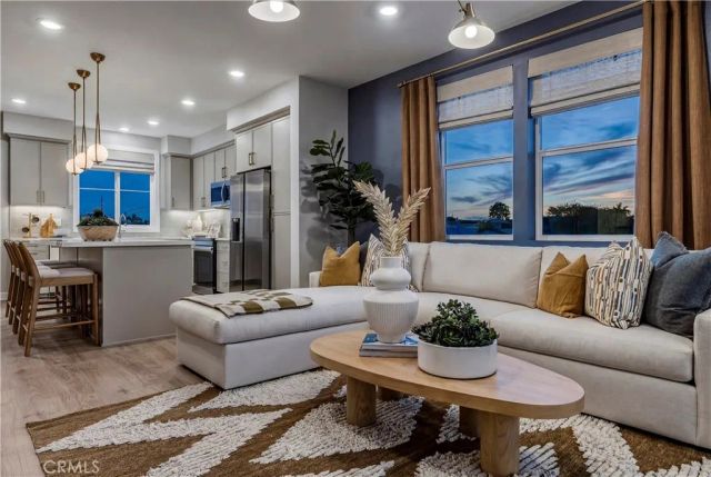 12719 Azure Way 25, Hawthorne, CA 90250