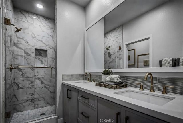 12719 Azure Way 25, Hawthorne, CA 90250