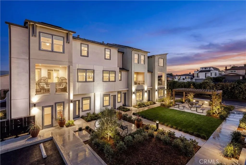 12719 Azure Way 25, Hawthorne, CA 90250