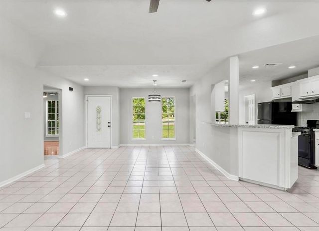 11844 Oakridge Manor Drive, Willis, TX 77318