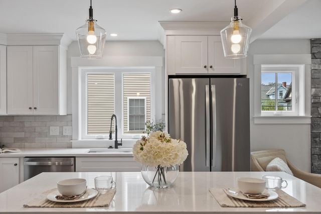 688 Westford St, Lowell, MA 01851