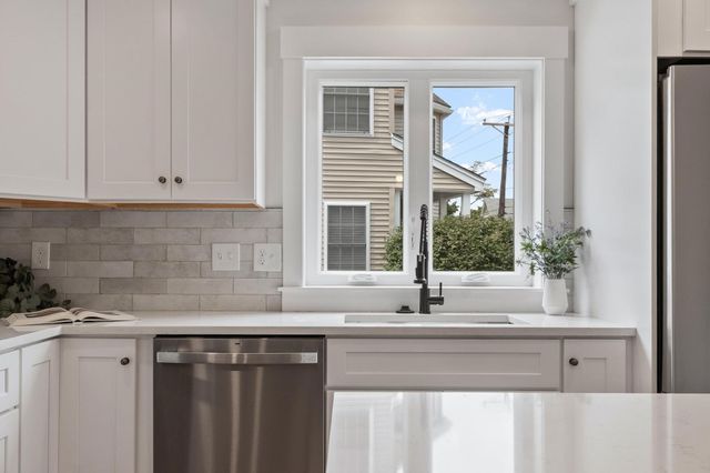 688 Westford St, Lowell, MA 01851