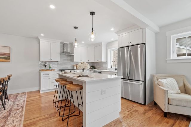 688 Westford St, Lowell, MA 01851