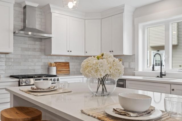 688 Westford St, Lowell, MA 01851