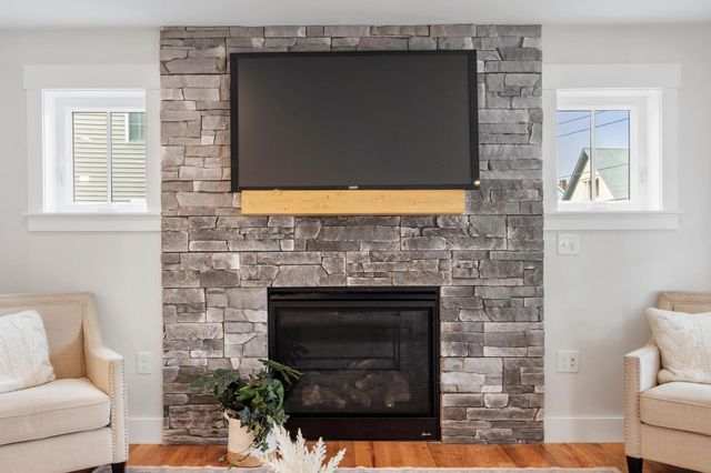 688 Westford St, Lowell, MA 01851