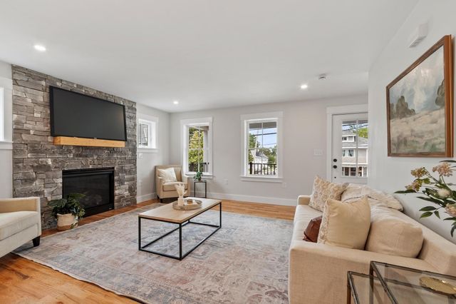688 Westford St, Lowell, MA 01851