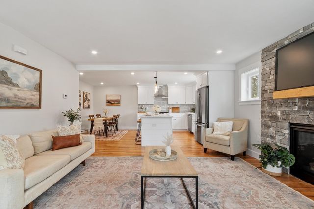 688 Westford St, Lowell, MA 01851
