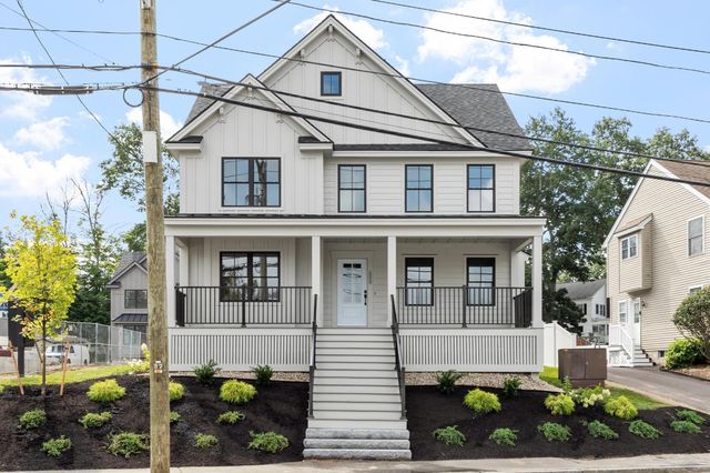688 Westford St, Lowell, MA 01851