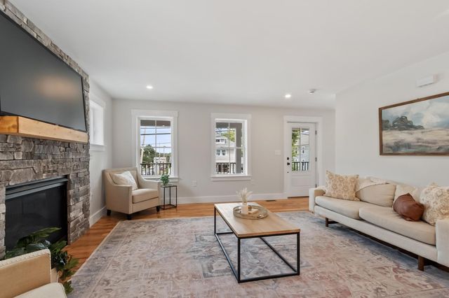 688 Westford St, Lowell, MA 01851