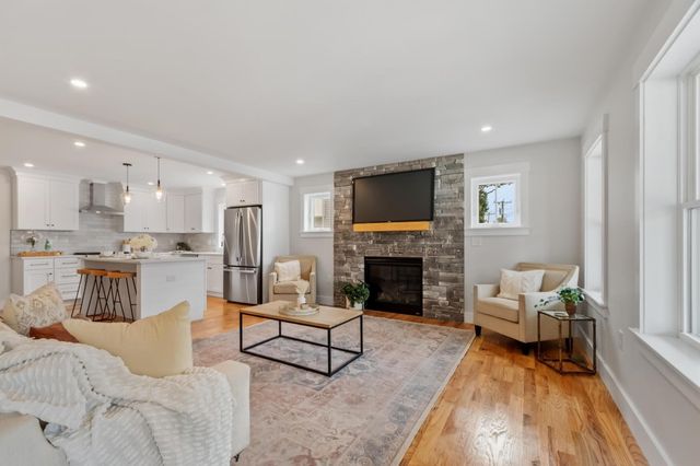 688 Westford St, Lowell, MA 01851