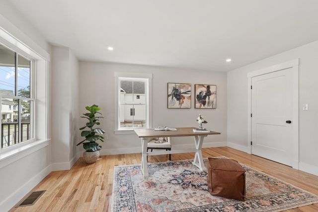 688 Westford St, Lowell, MA 01851