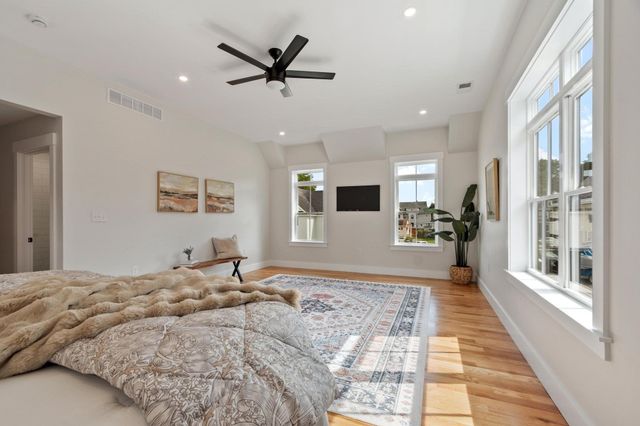 688 Westford St, Lowell, MA 01851