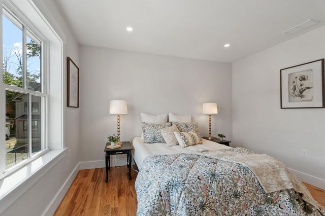 688 Westford St, Lowell, MA 01851