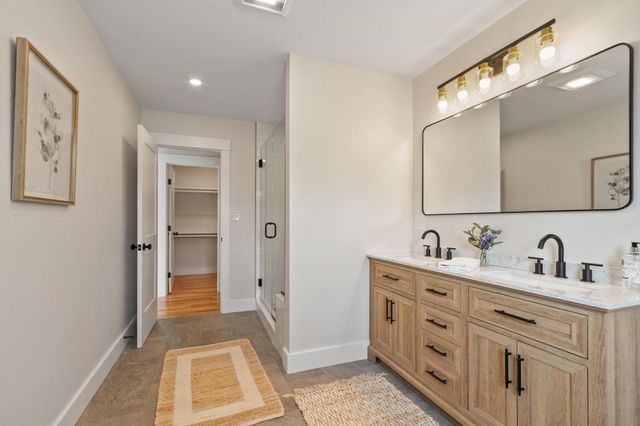 688 Westford St, Lowell, MA 01851