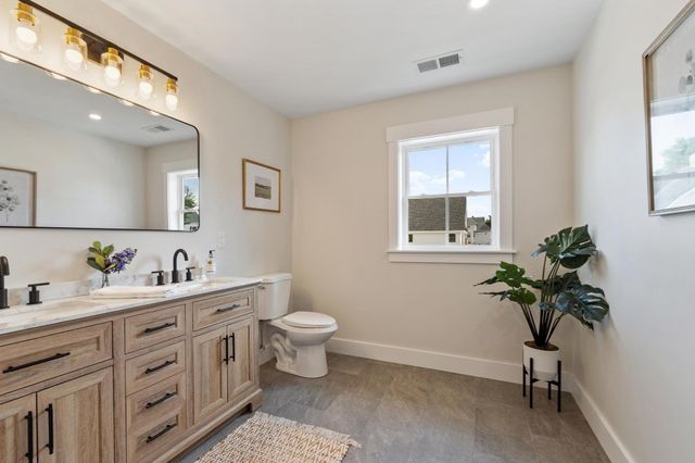 688 Westford St, Lowell, MA 01851
