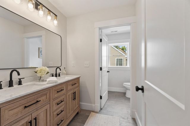 688 Westford St, Lowell, MA 01851