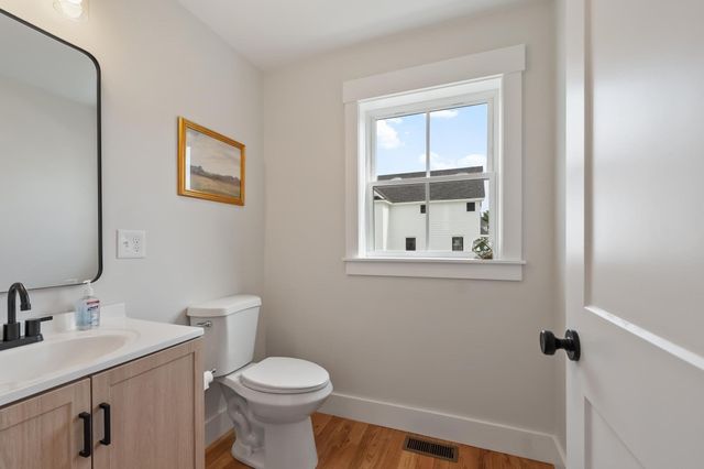 688 Westford St, Lowell, MA 01851