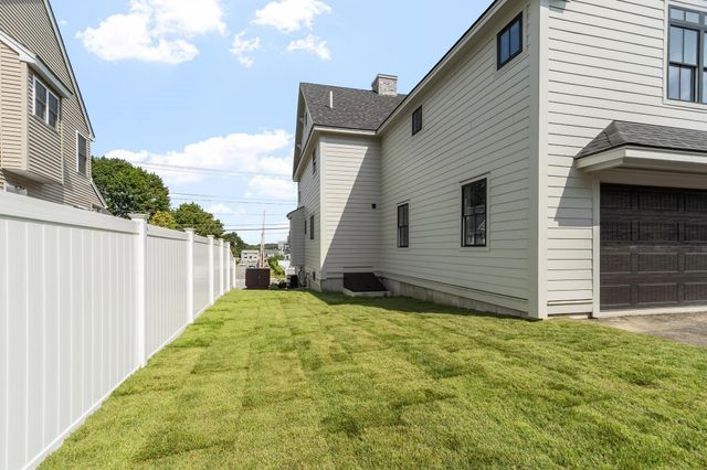 688 Westford St, Lowell, MA 01851