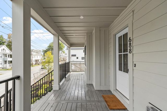 688 Westford St, Lowell, MA 01851