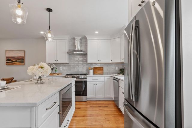 688 Westford St, Lowell, MA 01851