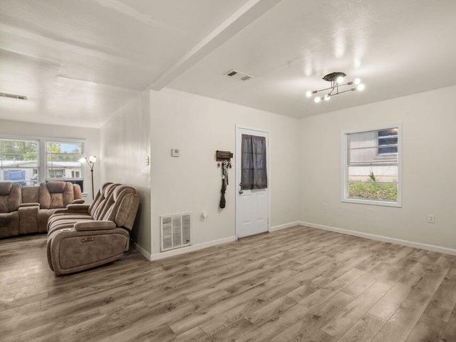 1314 Oak Dr, Leesville, LA 71446