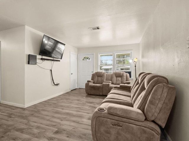 1314 Oak Dr, Leesville, LA 71446