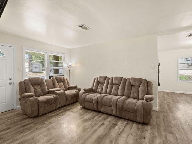 1314 Oak Dr, Leesville, LA 71446