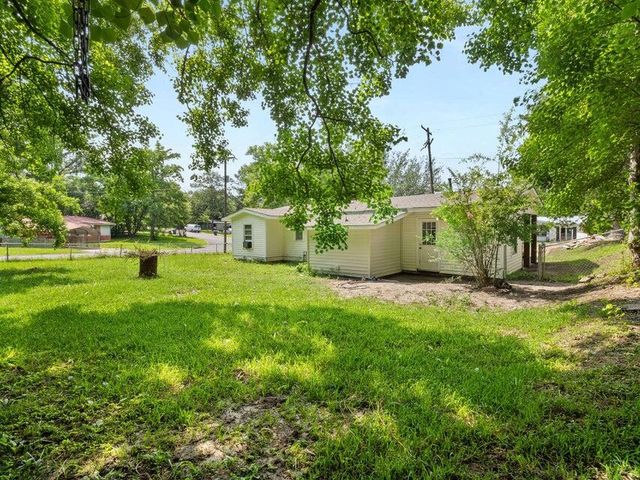 1314 Oak Dr, Leesville, LA 71446