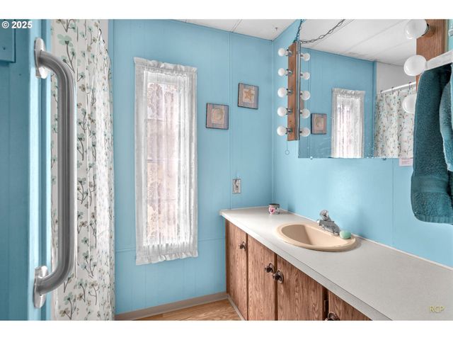 28995 Scappoose Vernonia H, Scappoose, OR 97056