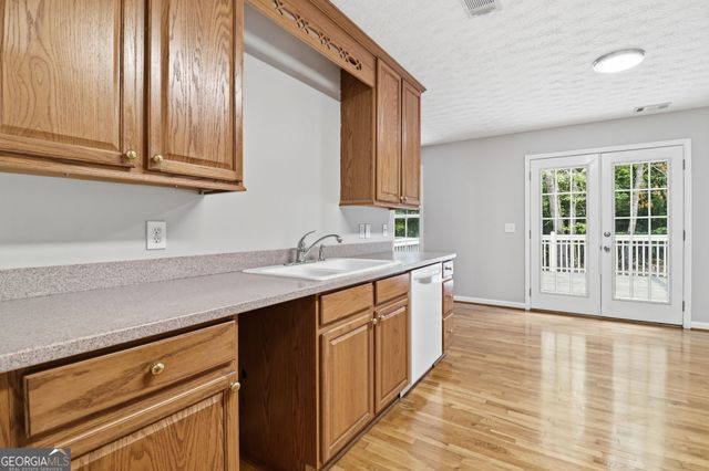611 Rocky Hollow Road SW, Cave Spring, GA 30124