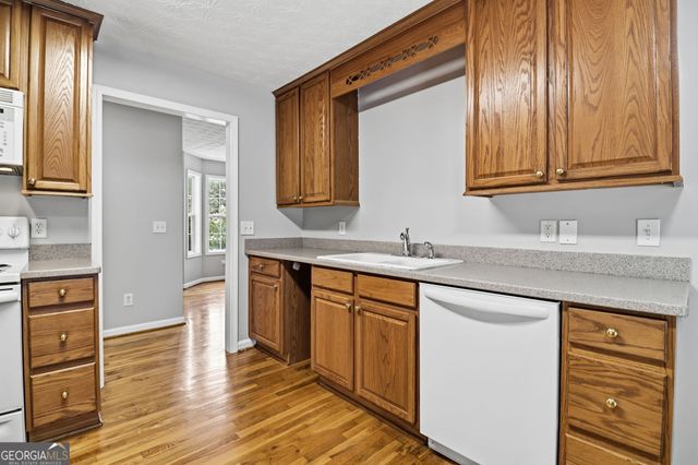 611 Rocky Hollow Road SW, Cave Spring, GA 30124