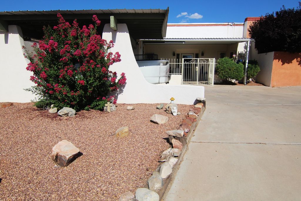 704 WESTERN Drive, Rio Communities, NM 87002