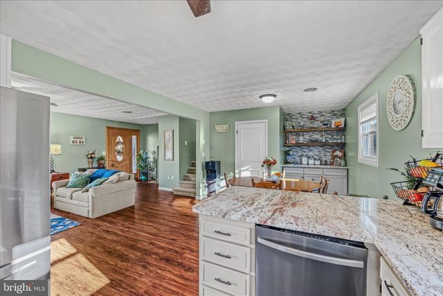 199 DOVE LN, Falling Waters, WV 25419