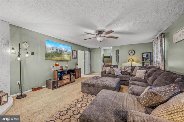 199 DOVE LN, Falling Waters, WV 25419