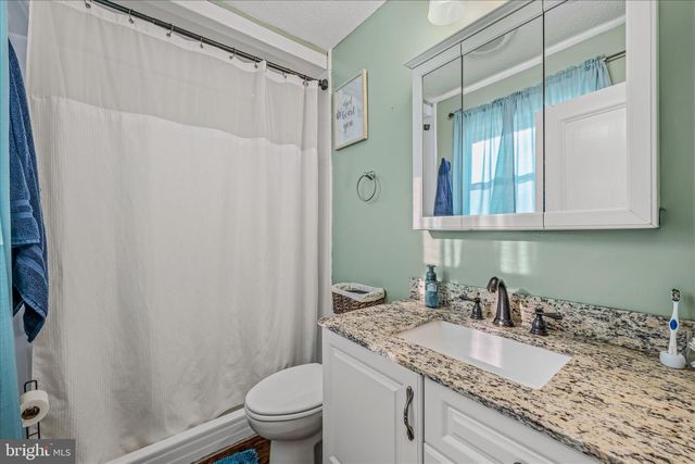 199 DOVE LN, Falling Waters, WV 25419