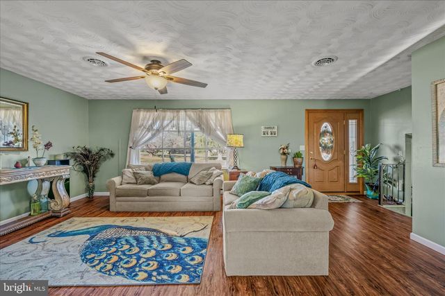 199 DOVE LN, Falling Waters, WV 25419