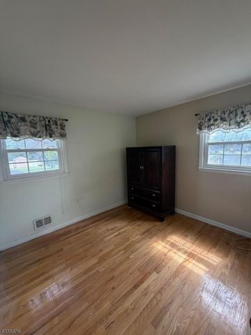 96 Southside Ave, Somerville Boro, NJ 08876