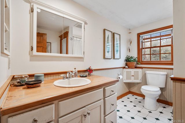 170 North Country Road, Miller Place, NY 11764