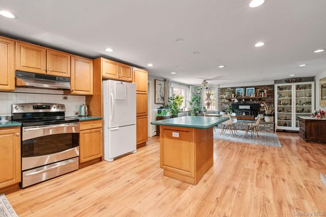 170 North Country Road, Miller Place, NY 11764