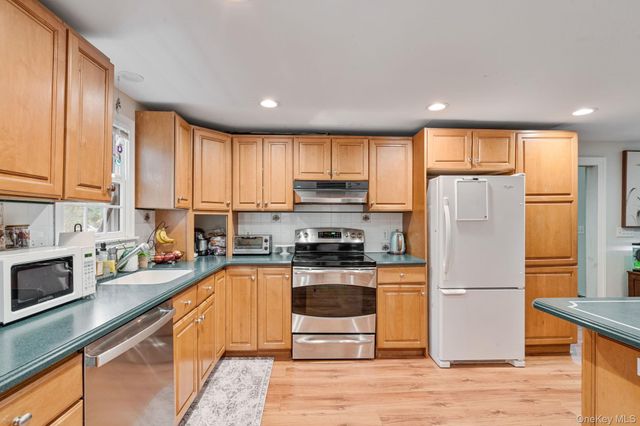 170 North Country Road, Miller Place, NY 11764