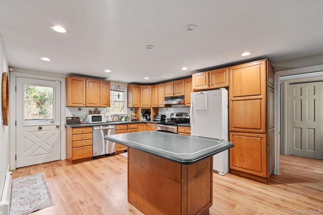 170 North Country Road, Miller Place, NY 11764