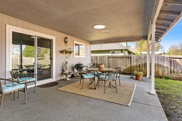 1206 Devonshire Way, Grants Pass, OR 97527