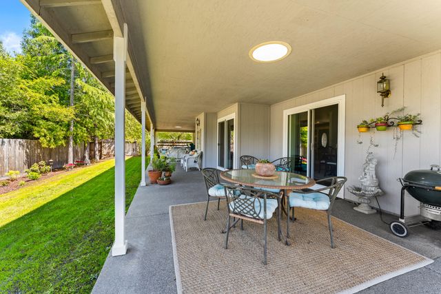1206 Devonshire Way, Grants Pass, OR 97527