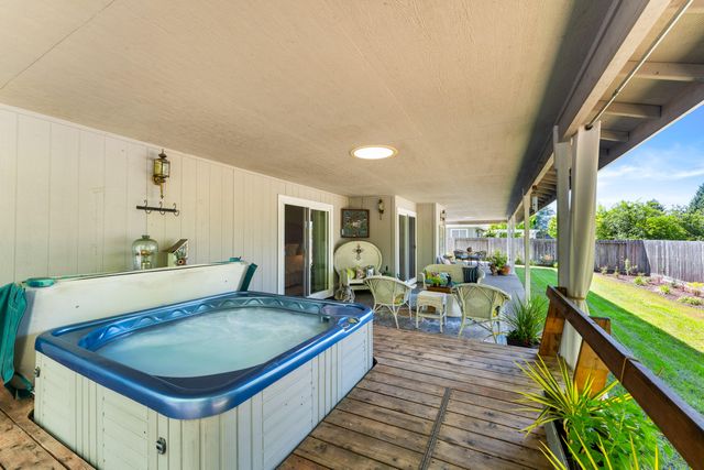 1206 Devonshire Way, Grants Pass, OR 97527